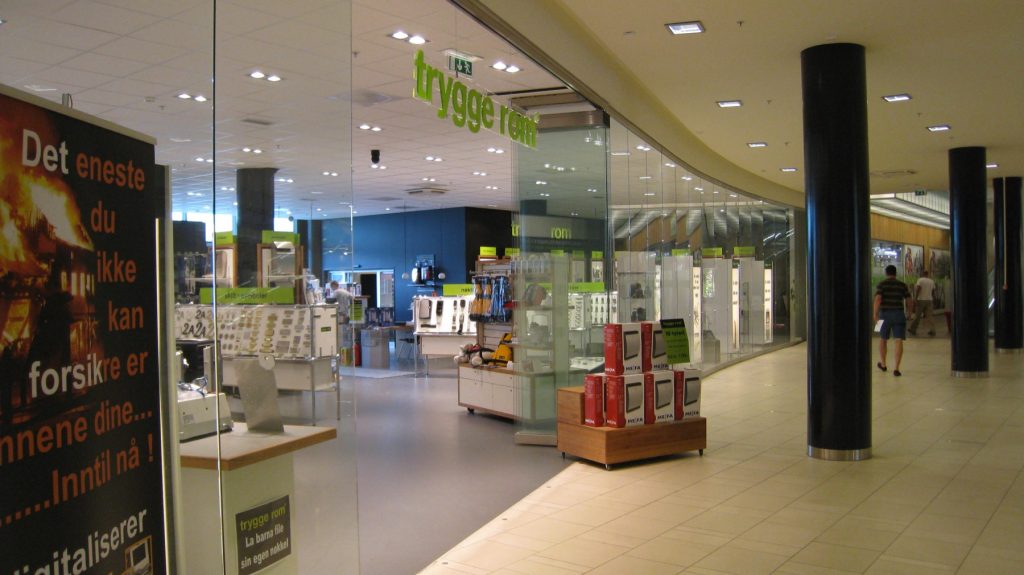 Butikkfront i glass på Sandvika Storsenter